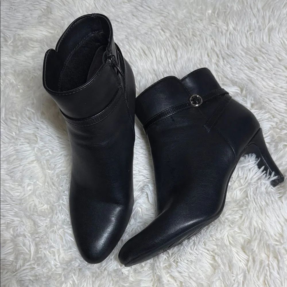 LifeStride Elegant Black Ankle Boots
